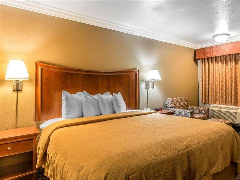 Quality Inn Lake Elsinore I-15 Eksteriør billede
