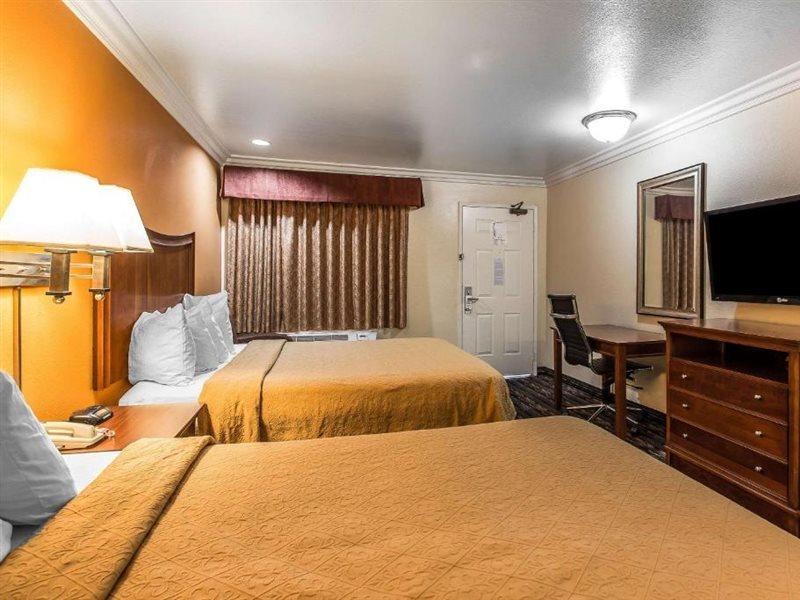 Quality Inn Lake Elsinore I-15 Eksteriør billede