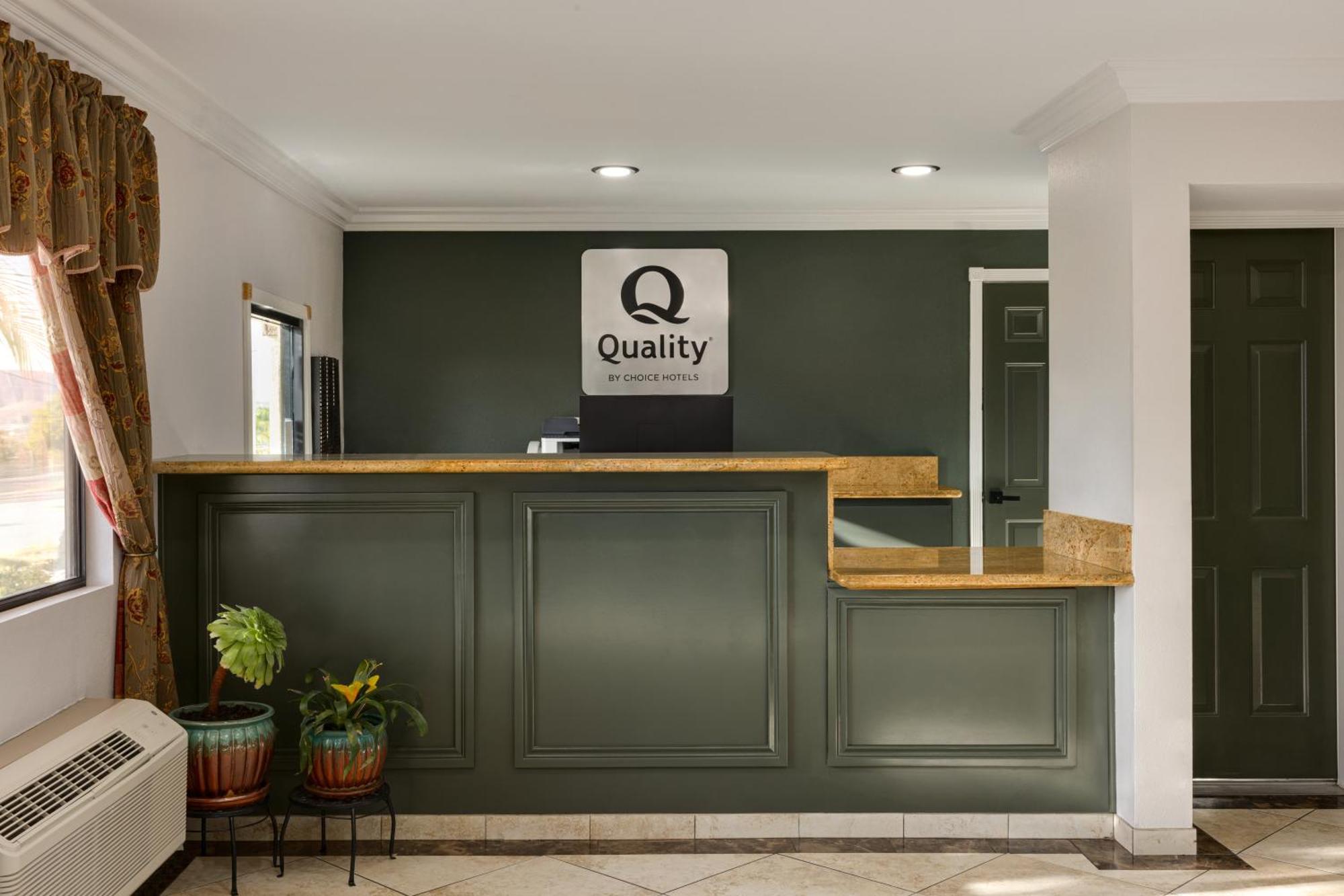 Quality Inn Lake Elsinore I-15 Eksteriør billede