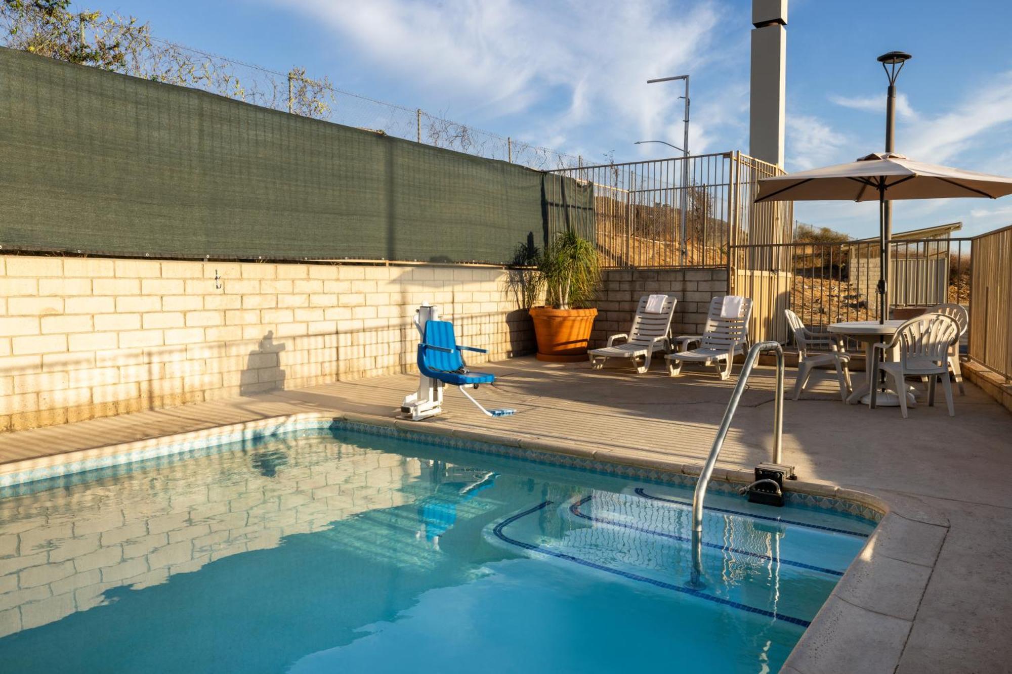 Quality Inn Lake Elsinore I-15 Eksteriør billede