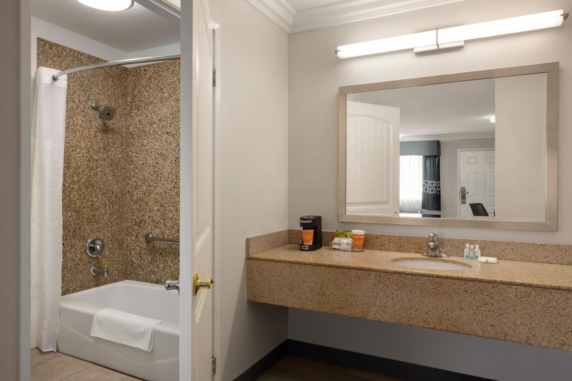 Quality Inn Lake Elsinore I-15 Eksteriør billede